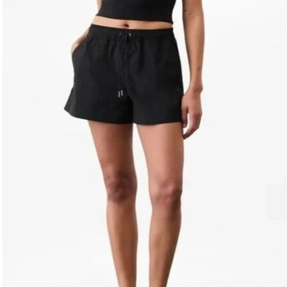 Athleta Black Midday Mid Rise Poplin Short Medium